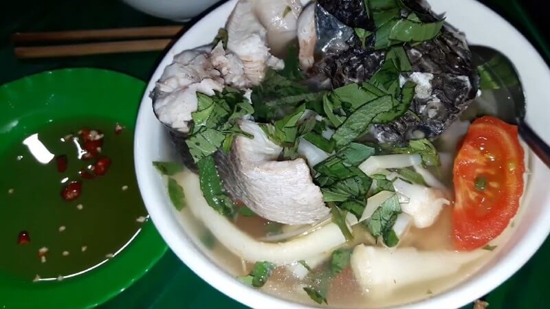 Canh chua cá lóc bồn bồn