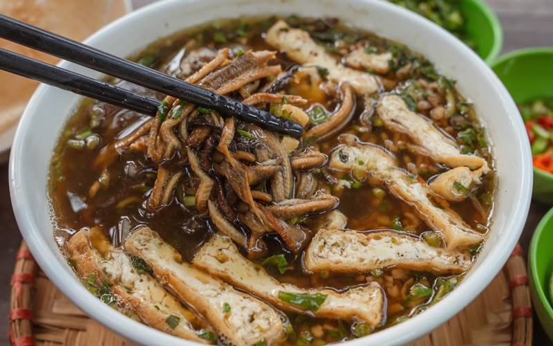 Các nguy cơ tiềm ẩn khi cho bé ăn lươn