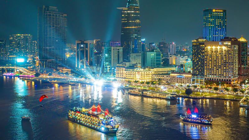 Diễu hành tàu du lịch
