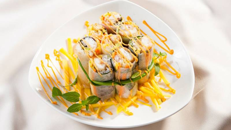 Phi lê cá lóc chiên cuốn rau củ sốt xoài