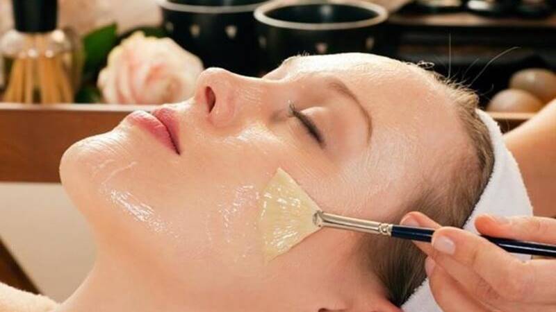Đắp mặt nạ lòng trắng trứng