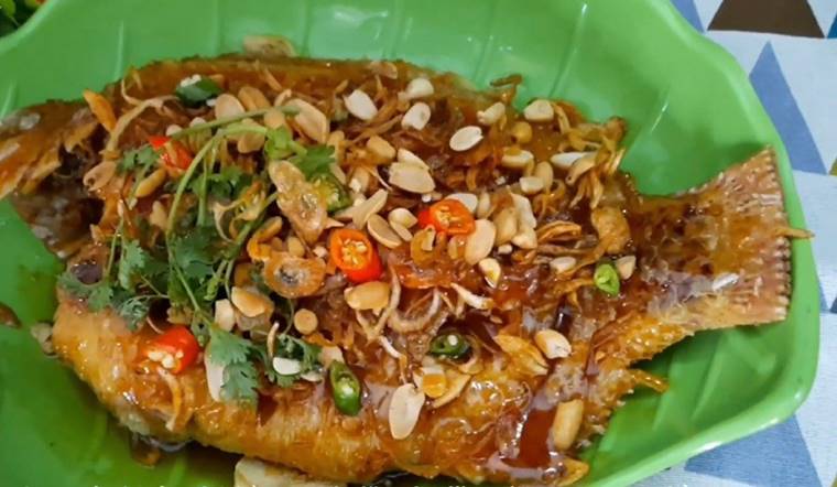 Trổ tài làm cá diêu hồng sốt me chua ngọt, ăn cực 'dính'