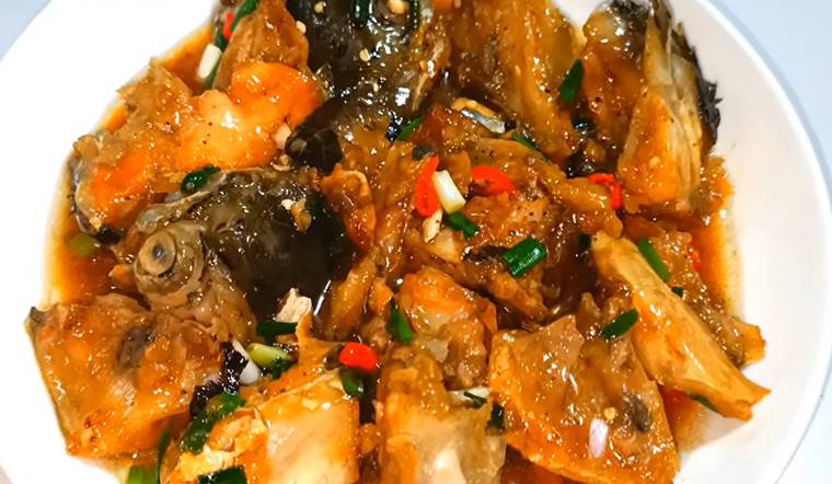 Cách làm đầu cá hồi kho tiêu ngon, ăn sạch nồi cơm