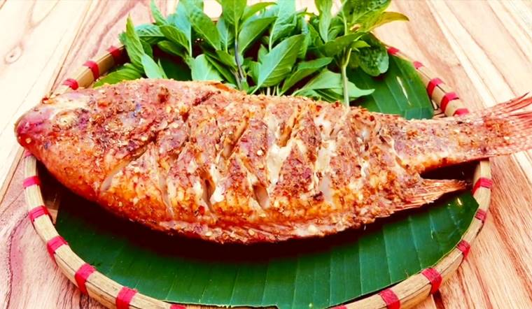 Thử làm cá diêu hồng nướng muối ớt lai rai cùng bạn bè