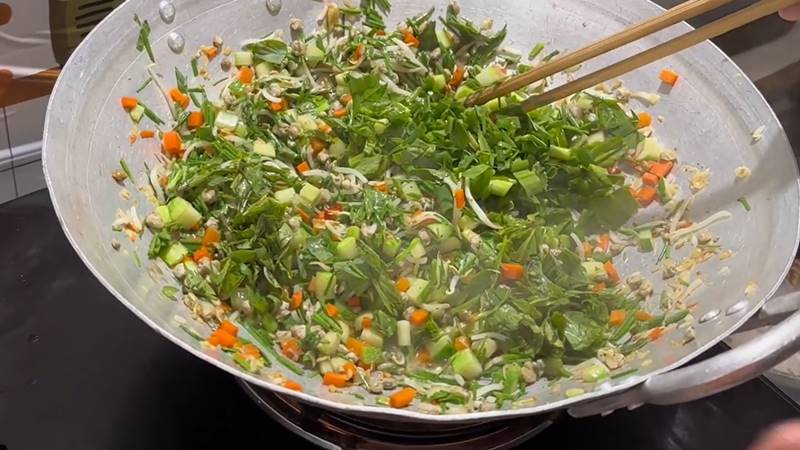 Thành phẩm hến xào dưa chuột
