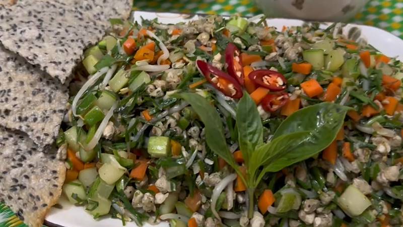 Thưởng thức hến xào dưa chuột