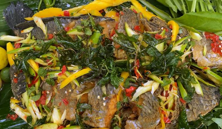 Cách làm cá lóc chiên mắm xoài chua ngọt, ăn là ghiền