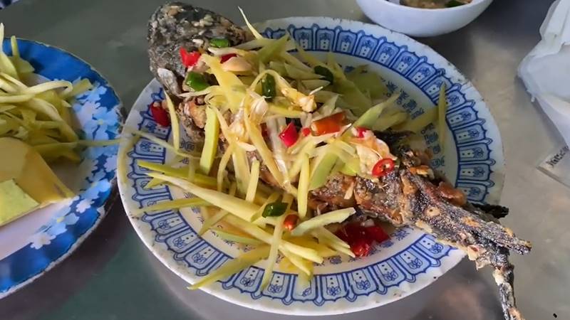 cá lóc chiên mắm xoài