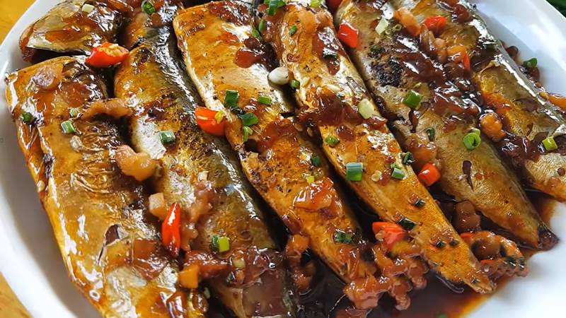 cá nục kho keo