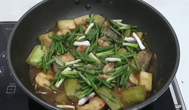 Đổi vị với cá lóc kho bầu đậm đà, hao cơm