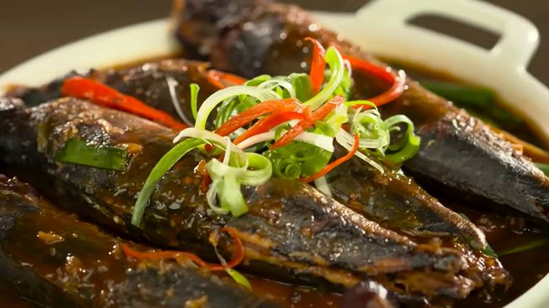 cá nục kho mía