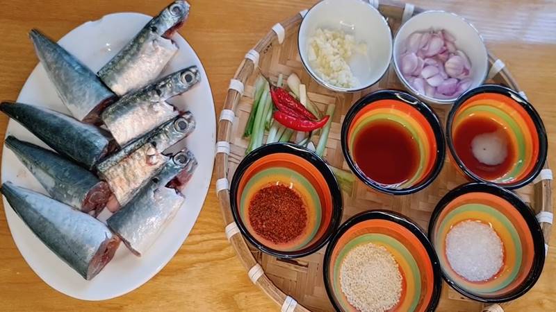 Nguyên liệu làm món cá nục kho mật mía