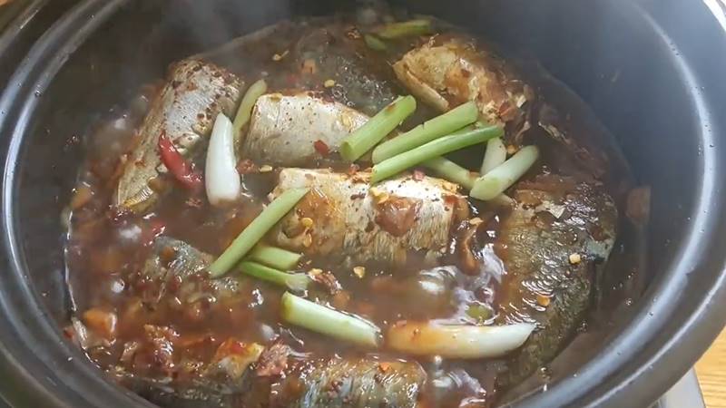 cá nục kho mật mía