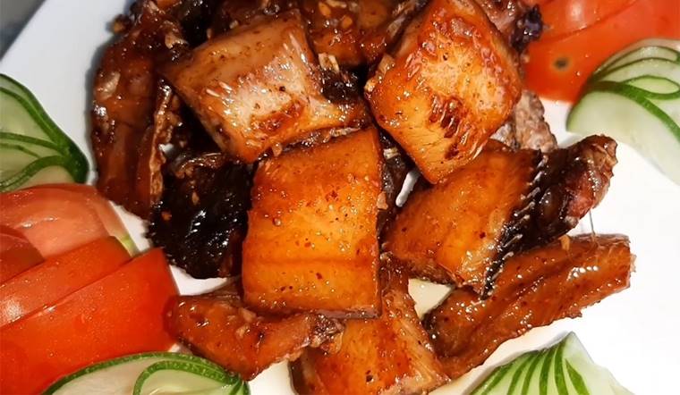 Vào bếp làm khô cá lóc chiên nước mắm đơn giản mà ngon