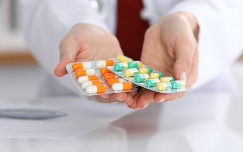 Sử dụng thuốc Tây để trị mụn đầu đen