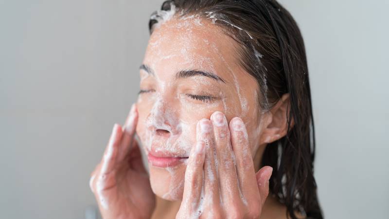 Thực hành các bước chăm sóc da cơ bản