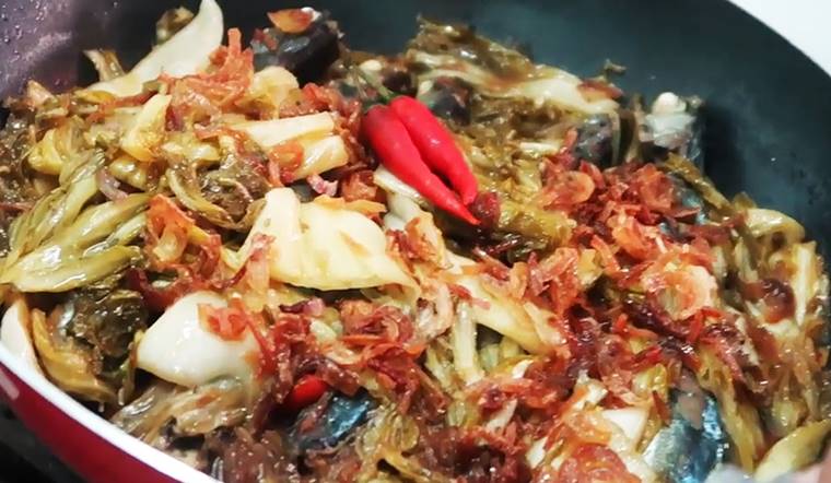 Thử làm cá nục kho dưa chua dân dã, cực đưa cơm tại nhà