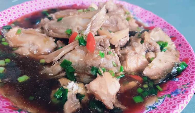 Cách nấu đầu cá hồi kho lạc ngon miệng, cực dễ làm