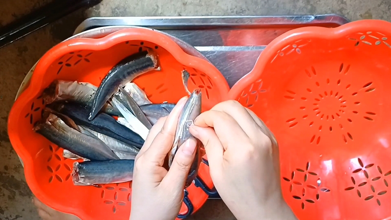 Sơ chế cá nục
