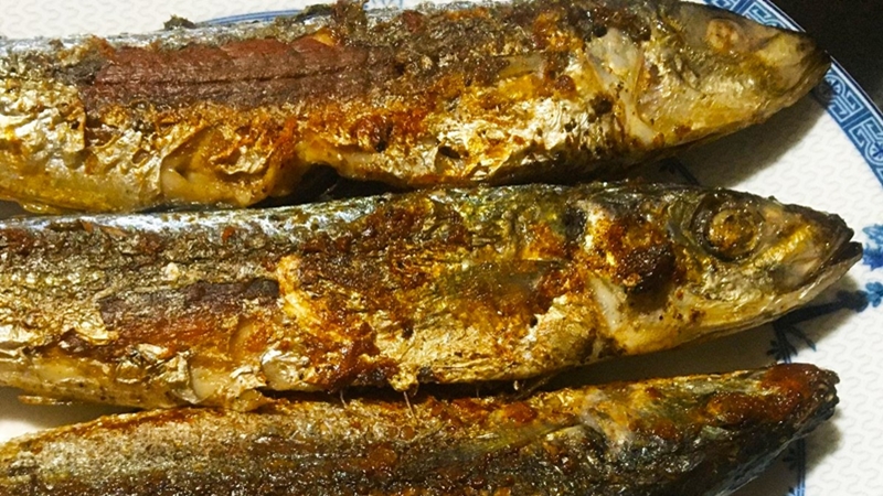 Cá nục một nắng chiên nước mắm