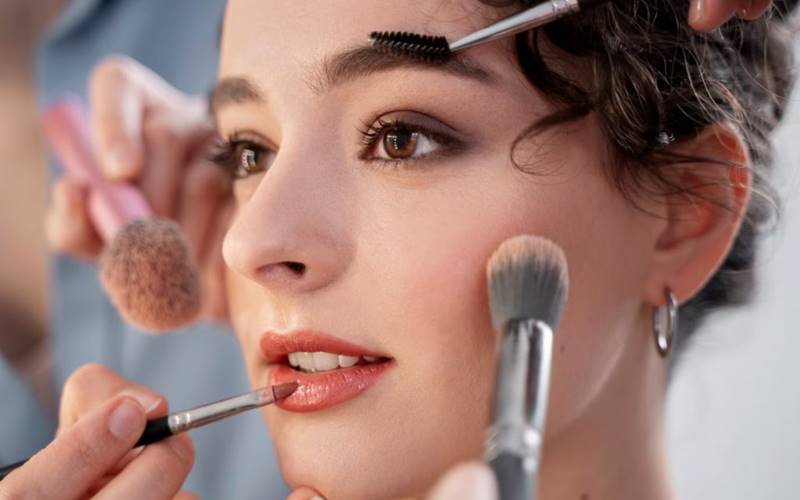 Trang điểm quá dày và không tẩy trang kỹ