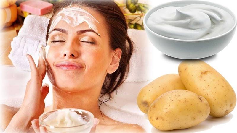 Đắp mặt nạ khoai tây hấp nghiền