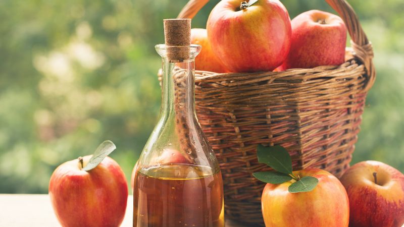 Chữa cháy nắng bằng giấm táo