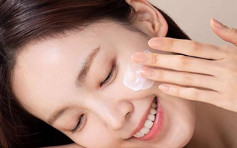 Sử dụng kem chống nắng hàng ngày