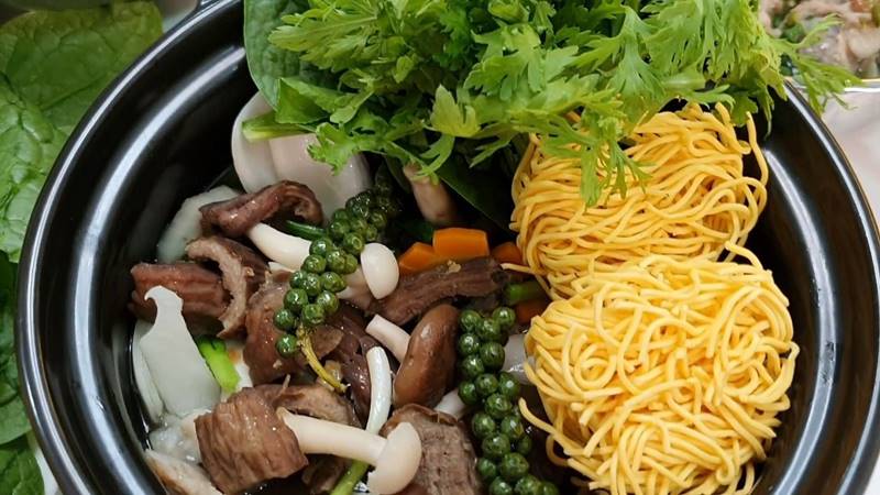 Lẩu bao tử cá ngừ hầm tiêu xanh