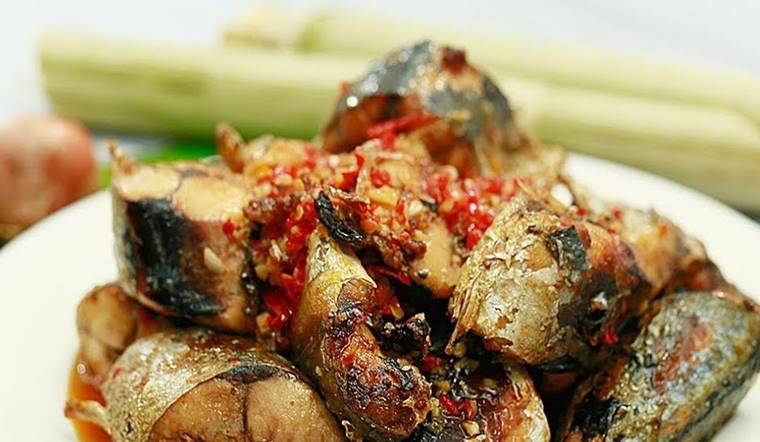 Trổ tài làm cá nục kho nước mía đưa cơm, ăn là mê