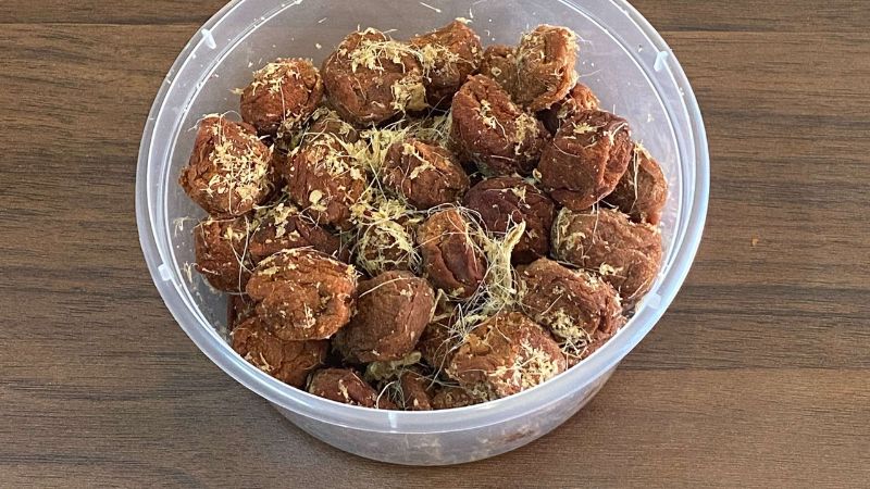 Thưởng thức ô mai mơ gừng