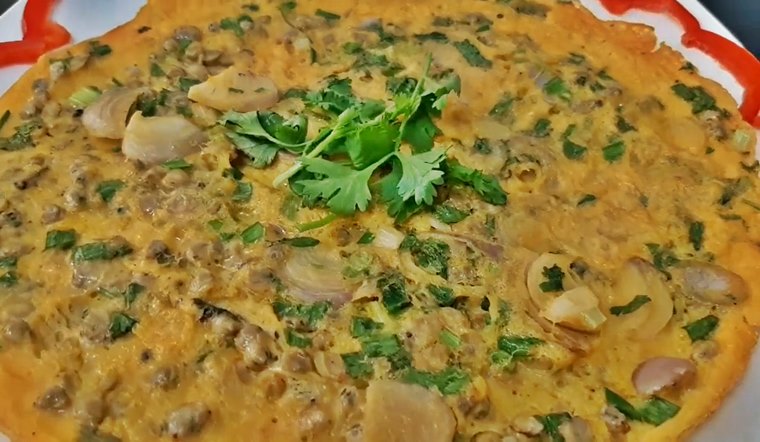 Vào bếp làm hến chiên trứng ngon, đơn giản