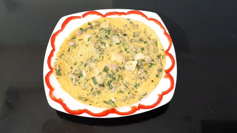 Thưởng thức hến chiên trứng