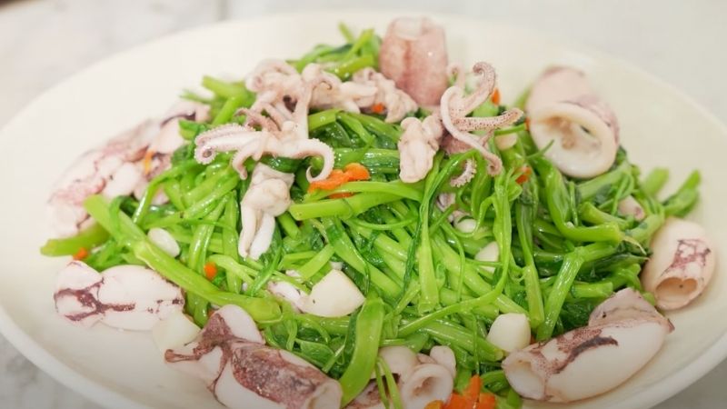 món mực xào rau muống
