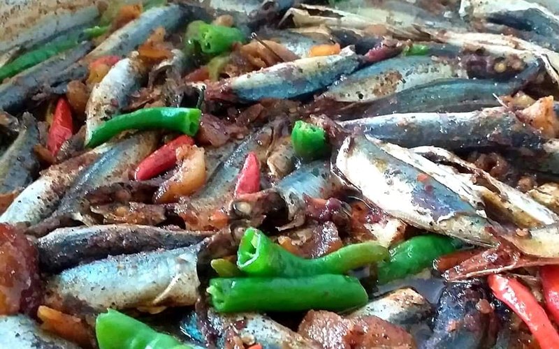 cá nục kho ớt xanh 