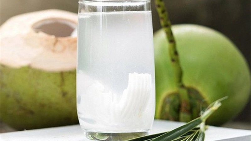 Nước dừa hỗ trợ giảm mụn, hỗ trợ làm sạch da