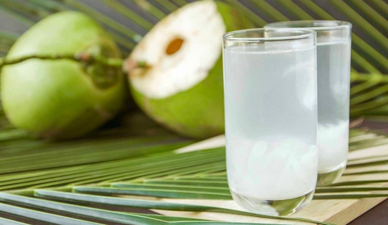 Uống nước dừa mỗi ngày có đẹp da không?