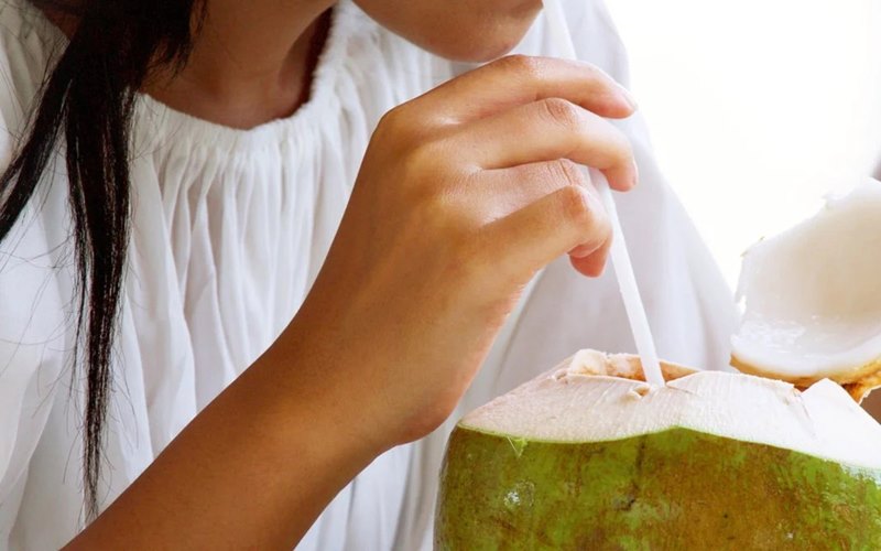 Nên uống nước dừa với tần suất vừa phải