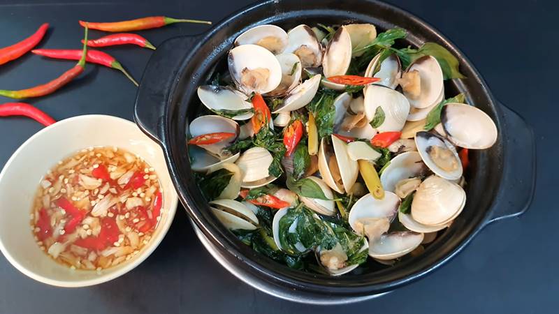  nghêu hấp lá quế 