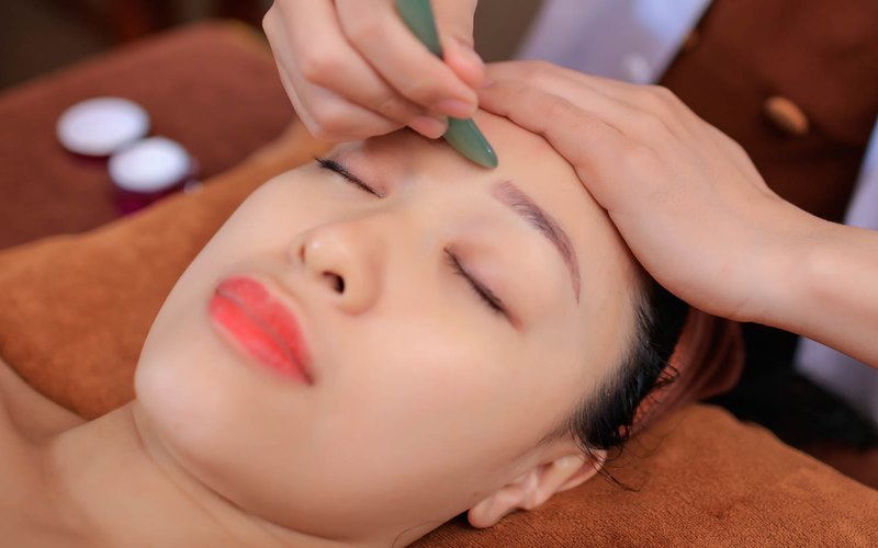 Massage mặt trẻ hóa làn da là gì? Vì sao nên thực hiện