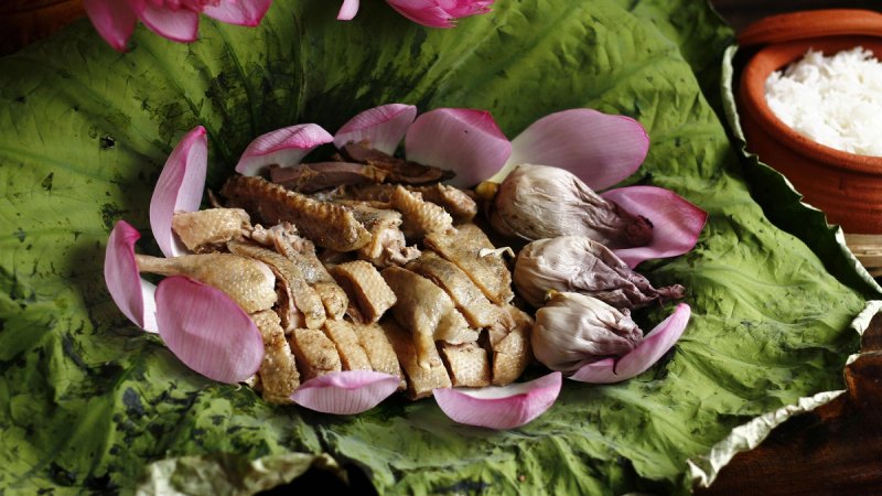 Cúng vịt luộc phổ biến ở miền Nam, tượng trưng cho sự giải nhiệt và loại bỏ khí độc