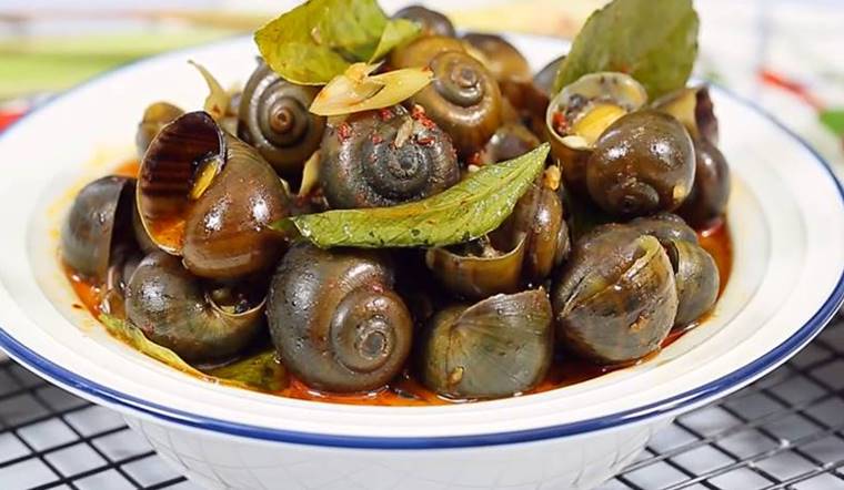 Cách làm ốc mít nấu mắm cốt dừa béo ngon, đậm đà