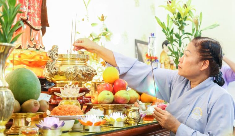 Bài văn khấn rằm tháng 5 âm lịch theo truyền thống