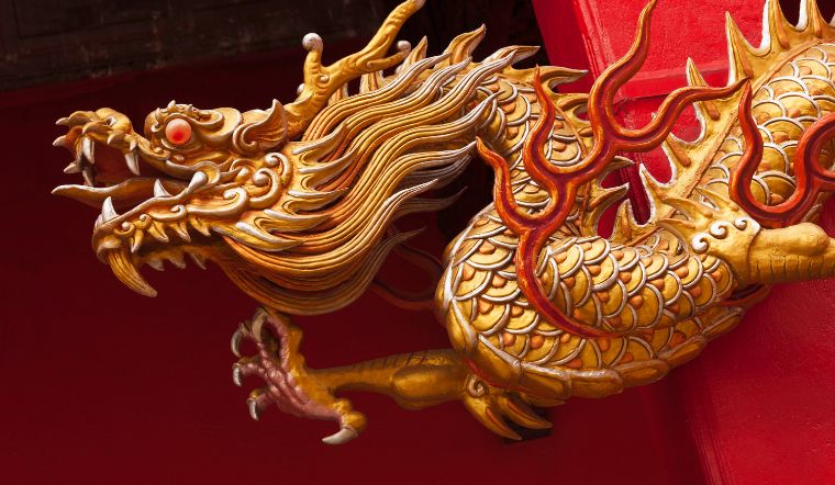 Xem tử vi tuổi Bính Thìn năm 2025 của nam mạng, nữ mạng 1976