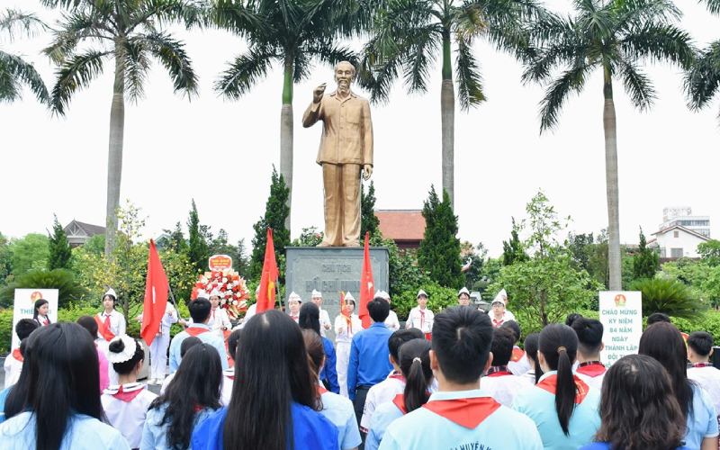 Học tập và làm theo tấm gương đạo đức Hồ Chí Minh trong ngày sinh nhật Bác Học tập và làm theo tấm gương đạo đức Hồ Chí Minh trong ngày sinh nhật Bác