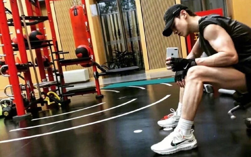 Chụp ảnh gương tập gym