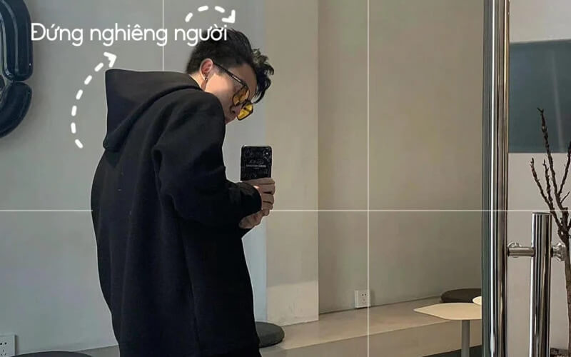 Tạo dáng nghiêng người