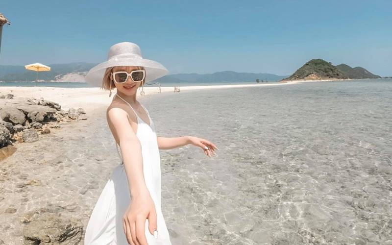 Tạo dáng kiểu “follow me” Tạo dáng kiểu “follow me”