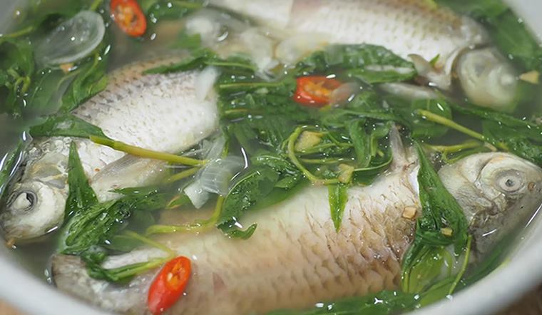  cá diếc nấu rau răm