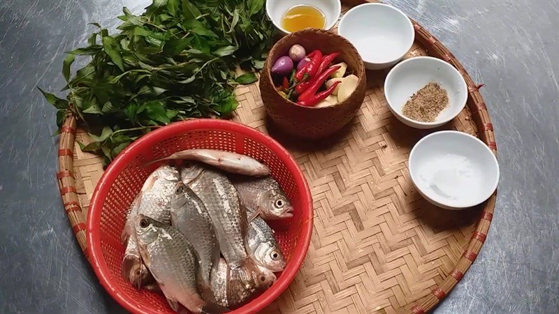 Nguyên liệu làm món canh cá diếc nấu rau răm